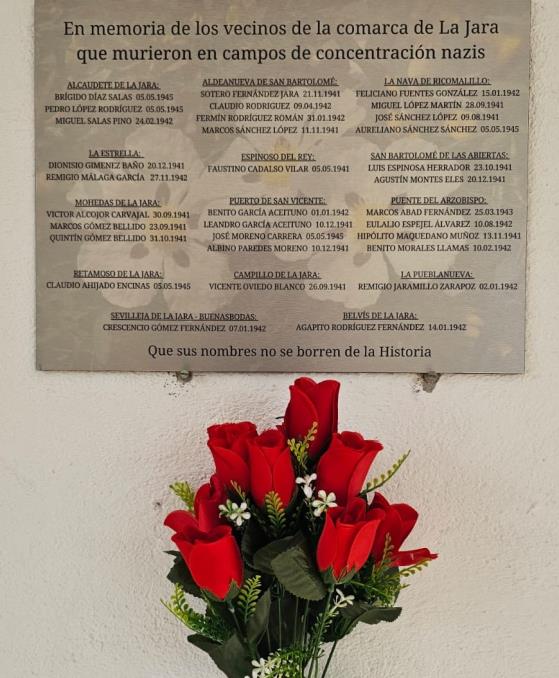 Placa homenaje a los vecinos de la comarca de La Jara muertos en campos de concentración nazis